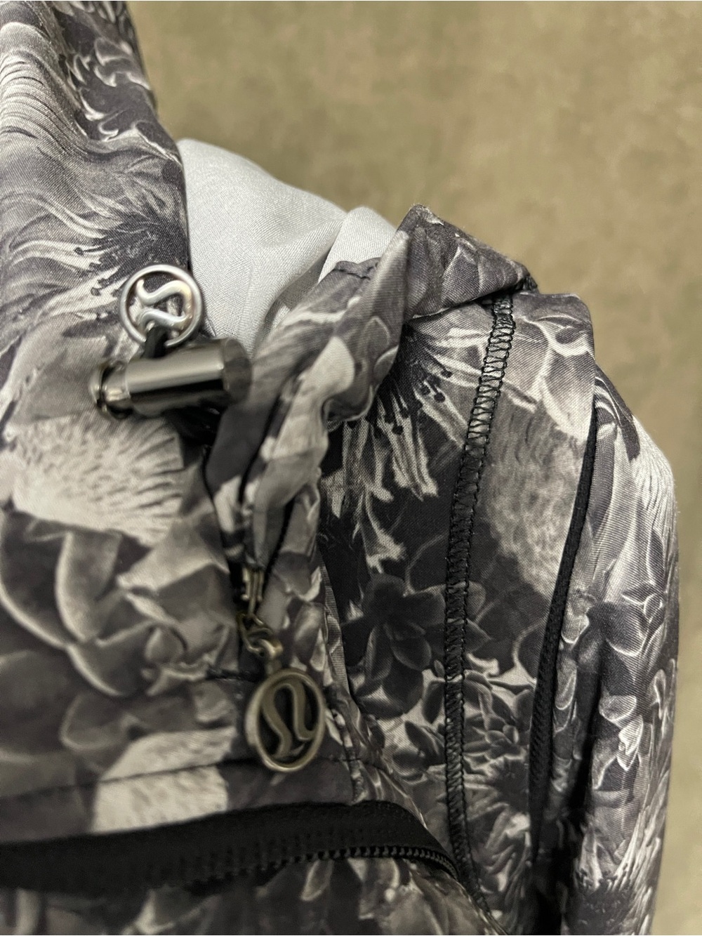 Lululemon Jacket - Picture 6 of 8
